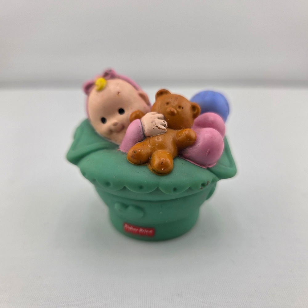 Fisher Price Little People House BABY Girl Ashley Green Bassinet Teddy Bear 2001 - Picture 1 of 6